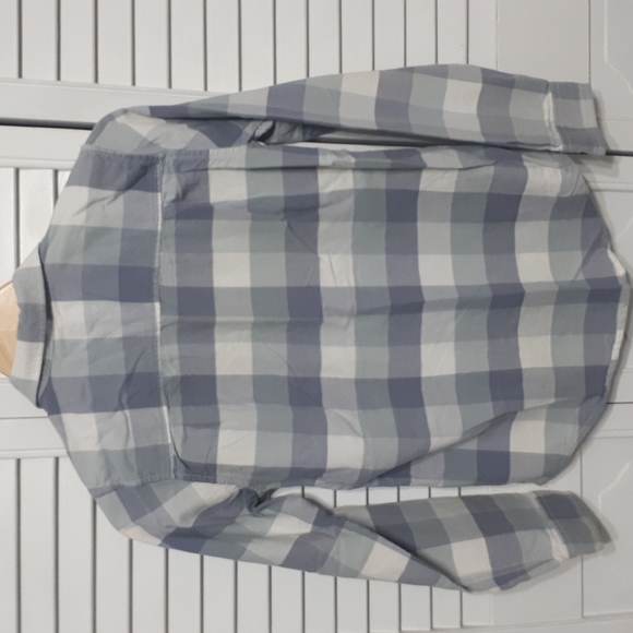 Place 100% cotton buttondown.  Size L/14 girls - Picture 3 of 3